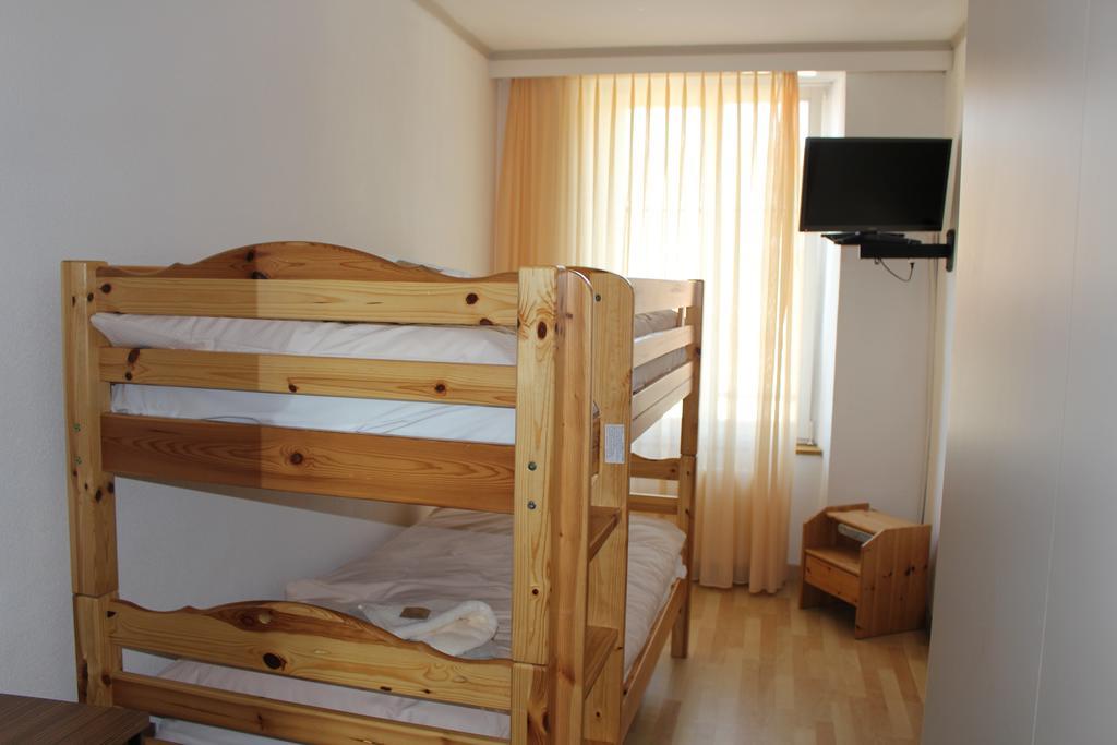 Hotel De La Gare Yvonand 객실 사진